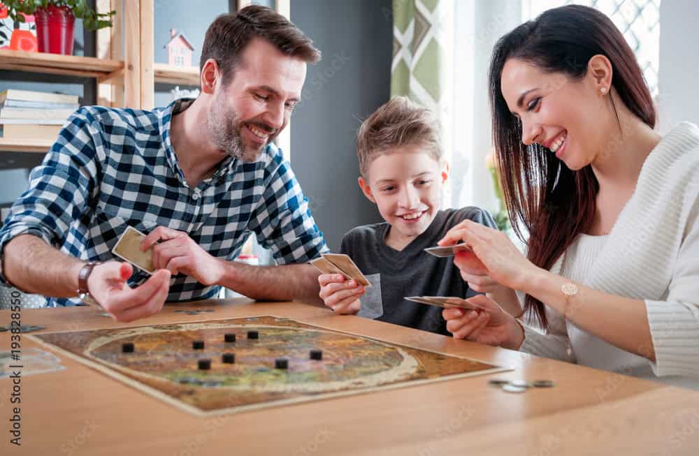10 juegos de mesa fáciles para jugar en familia